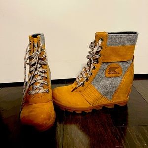 Sorel Lexie wedge bootie